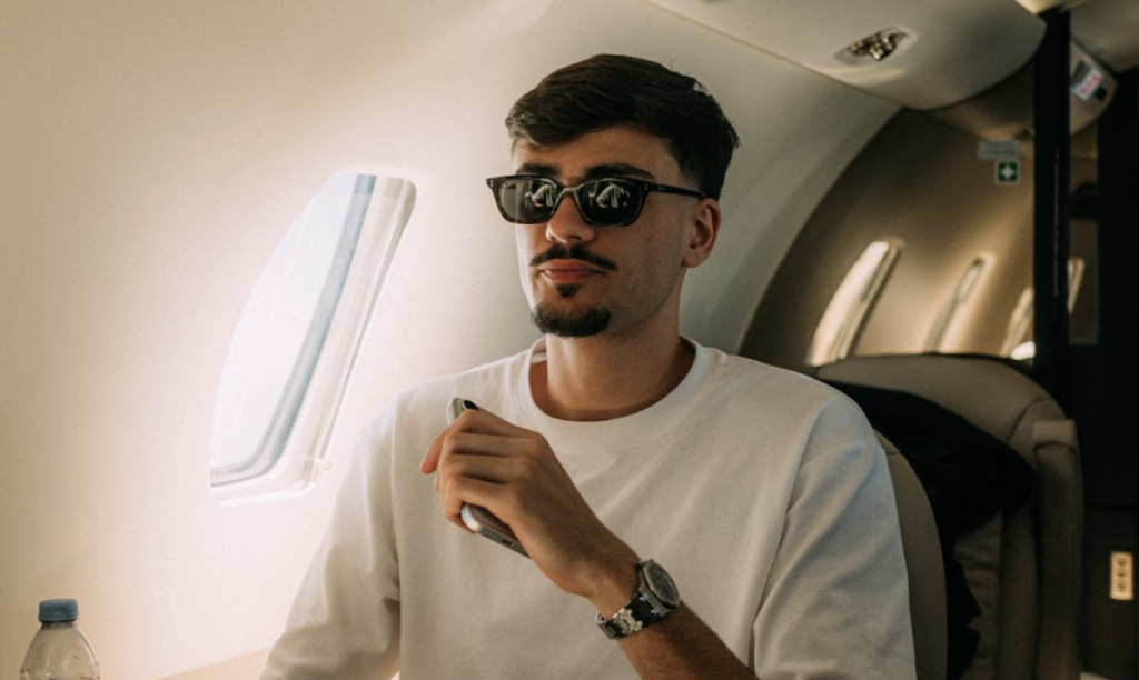 4 Placas Shopify de 10.000 encomendas do Tomás Estarreja: A Prova de que o Sucesso no E-Commerce é Real! 4 Placas Shopify de 10.000 encomendas do Tomás Estarreja: A Prova de que o Sucesso no E-Commerce é Real!